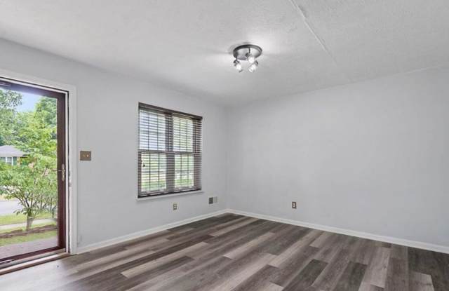 Updated Hillview Home! 3BR/2BA with Basement! Gallery 4