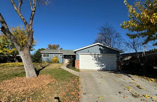 Charming 3 Bedroom 2 Bathroom House  6049 Cherrelyn Way! photos photos