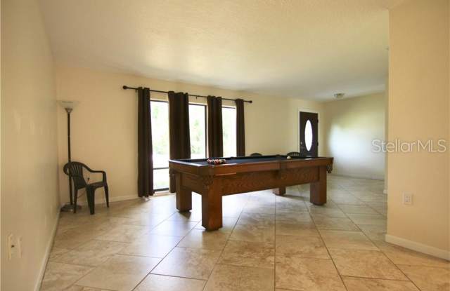 3001 N LAKEVIEW COURT Gallery 3