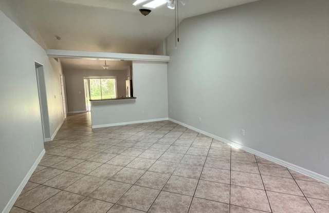 3 Bedroom, 2 Bath Duplex Gallery 3