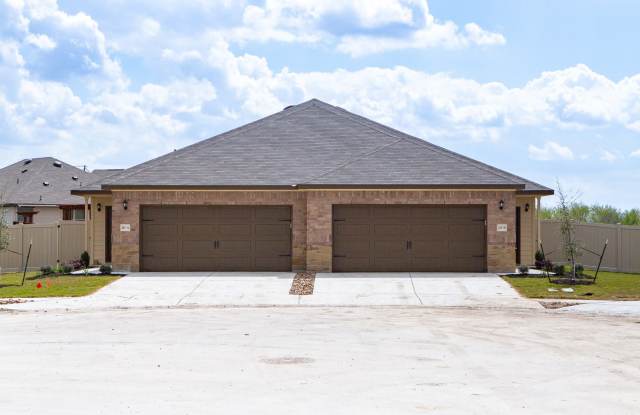 AVAILABLE NOW! Nice 3 Bedroom 2 Bath Duplex located in Buda, Texas! - 215 Joanne Loop, Hays County, TX 78610