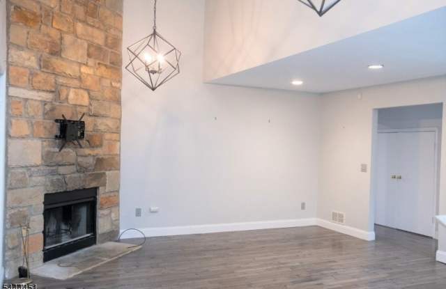 55 Clarken Dr Gallery 3