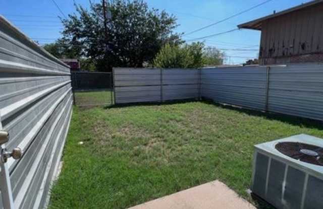 3 BED, 1.5 BATH TOWNHOUSE Gallery 1