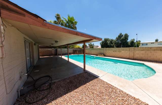 AWESOME 5 BEDROOM/3.5 BATH TRI-LEVEL HOME WITH POOL  POOL SERVICE INCLUDED! - 1303 East Donner Drive, Tempe, AZ 85282