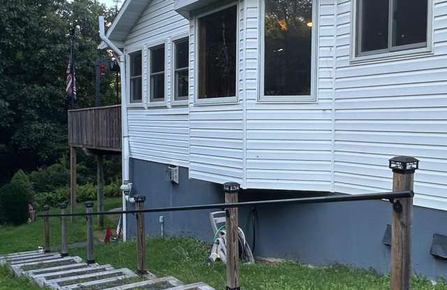 122 Nicoll Lane Gallery 2