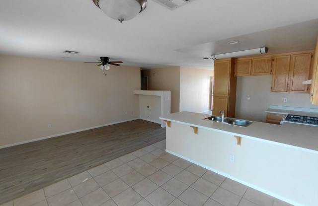 Comfortable 4BD/2BA Home with Large Backyard & Convenient School Access Gallery 4
