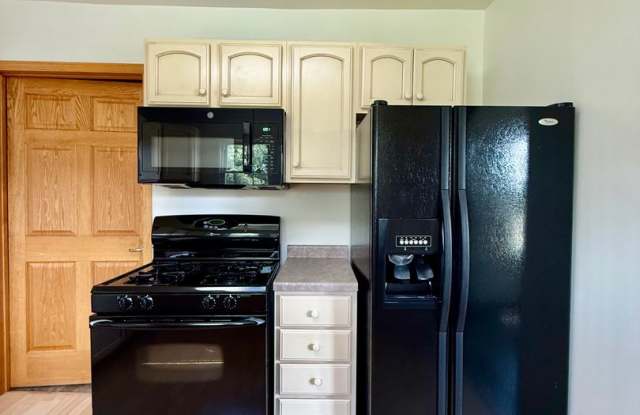 Charming 2-Bedroom Home Near the Hospital – Pet Friendly! photos photos