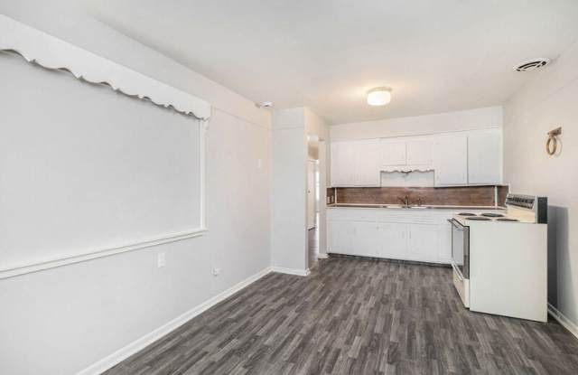 2416 S 16th St - 2416 South 16th Street, Omaha, NE 68108