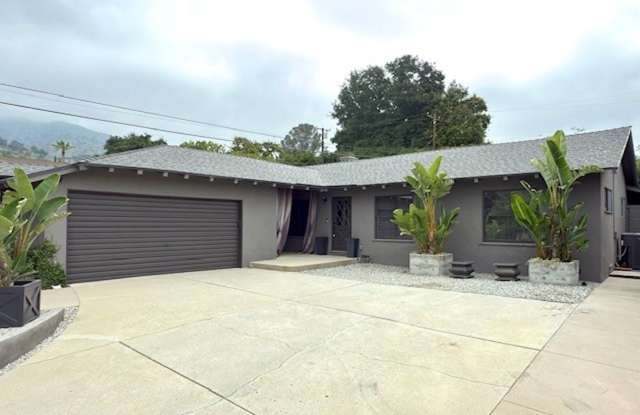 Beautiful 4 bedroom, 2 bathroom house with pool. photos photos