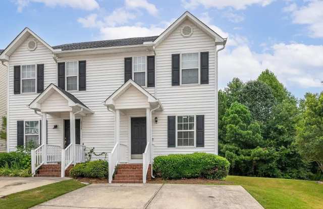 Charming End-Unit Townhome with Golf Course Views in Hedingham! Gallery 1