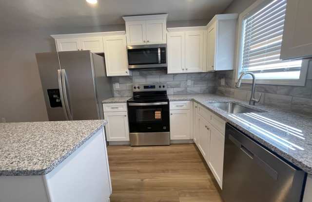 Luxury Lake Living Starts Here – Brand-New 2 Bed, 2 Bath Duplex in Kimberling City photos photos