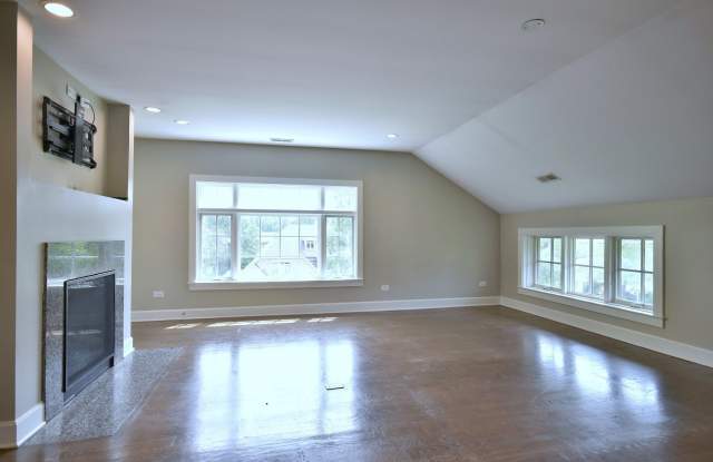 296 N Maple Avenue Gallery 2
