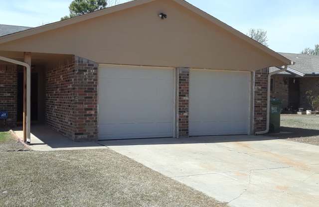 802 Lancaster Dr - 802 Lancaster Drive, Yukon, OK 73099