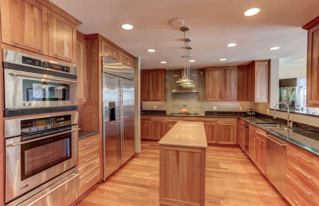 1070 Grandview Court Gallery 3