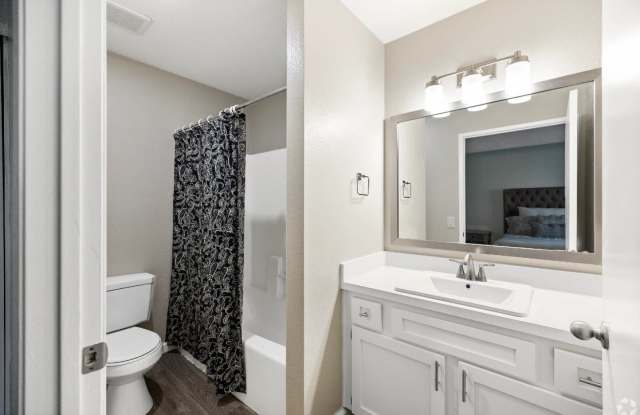 The Oaks Apartments Gallery 3