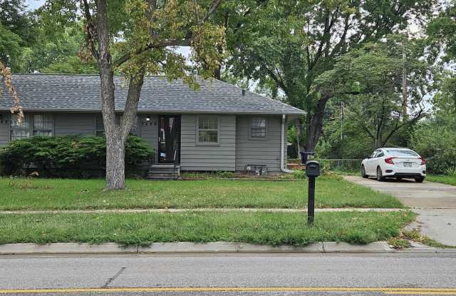 2840 North Cotner Boulevard - 1 photos photos