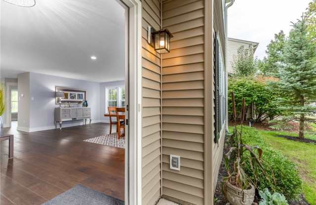 10264 Lothbury Circle Gallery 2