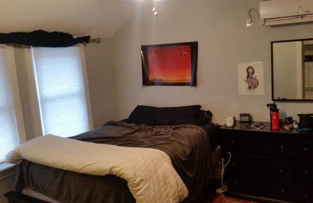 117 1/2 N. Lucas - 117 1/2 N Lucas St, Iowa City, IA 52245