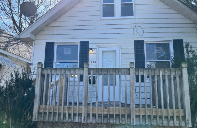 816 W McClure Ave - 816 West McClure Avenue, Peoria, IL 61604