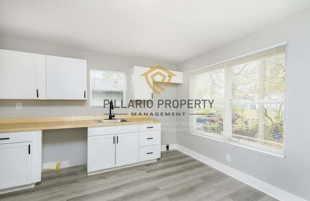 2 Bedroom Home Near Riverside Park, Available NOW! Gallery 4