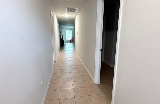 Fully Furnished 3/2 in Fort Myers Gallery 3