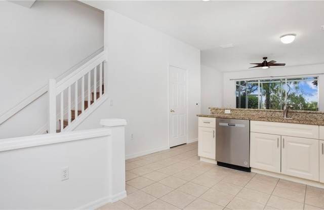 880 Hampton Cir Gallery 4