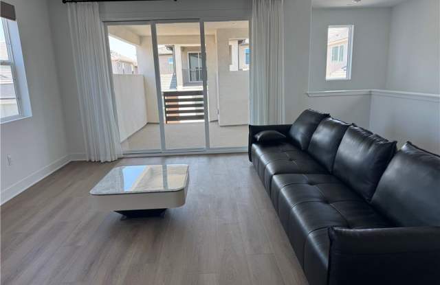 228 KNOT - 228 Knot, Irvine, CA 92618