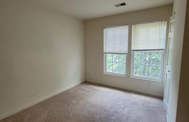 7414 GADSBY SQUARE Gallery 3