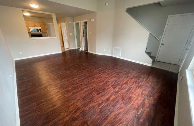 3 Bedroom Duplex! Gallery 3