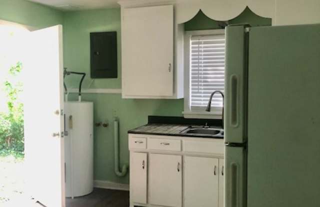 2 bedroom 1 bath $895 per month Gallery 4