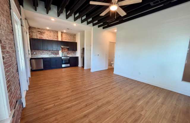 {2201 - D} Live Above KCs Favorite Pizza Shop!  One Bedroom condo in Prime Location and Great Community! Gallery 4