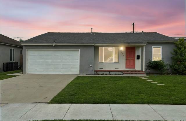 Adorable Single Story, Single Family Home on Tree Lined Street photos photos