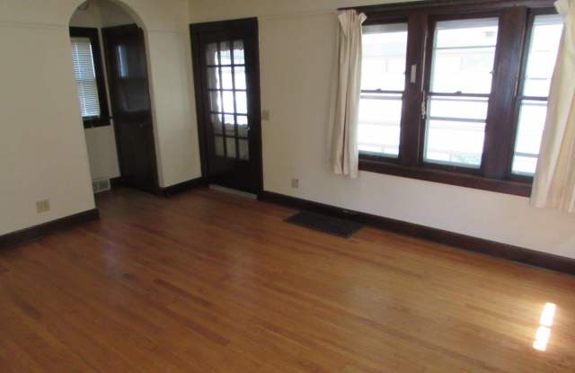 Three Bedroom House Near Brittingham Park Gallery 3