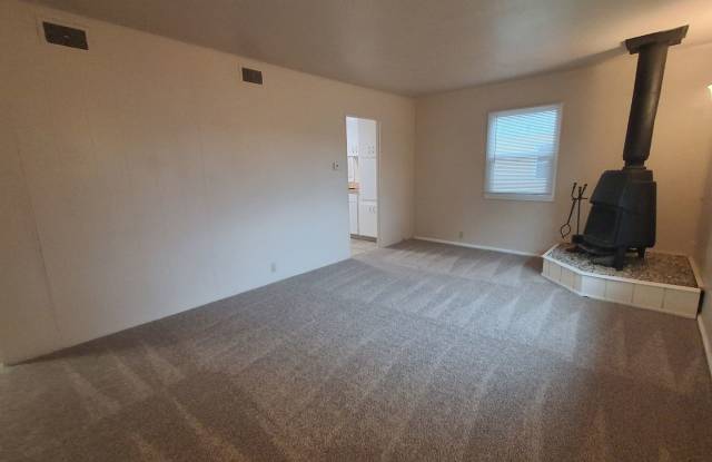 2 Bedroom 1 Bath Ranch Available Now! Gallery 4
