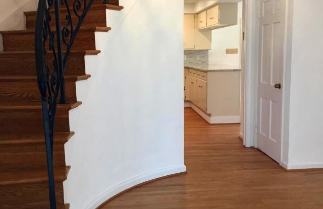 10410 PATRICIAN WOODS CT Gallery 4