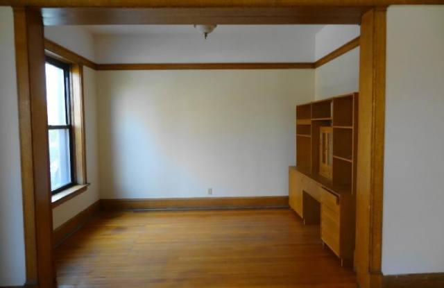 5008 N Sheridan Road Gallery 3
