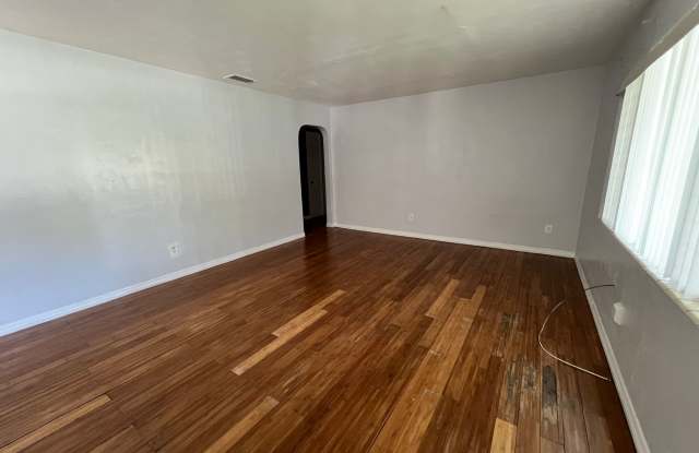 Single-Family Home | 3 Bedrooms | 2 Bathrooms Gallery 4