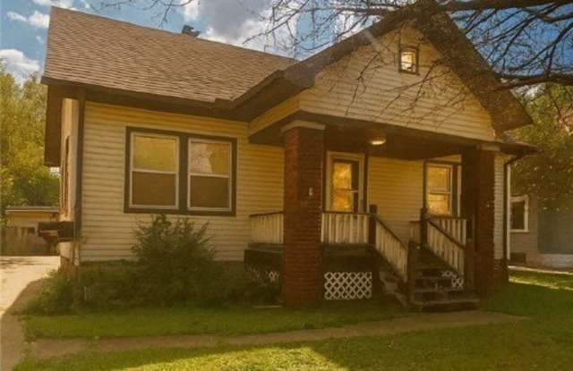 9504 Cardwell Avenue photos photos