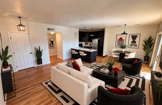 Modern 2Bed/Bath Second Foor Condo located near Whitney Ranch Area Gallery 4
