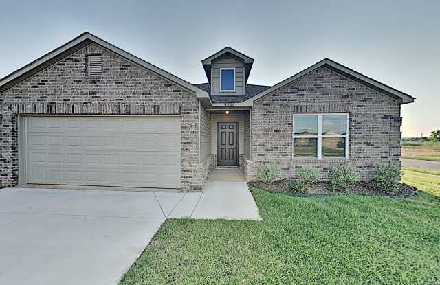 Spacious 3 Bedroom 2 Bath Home in Mustang Schools photos photos