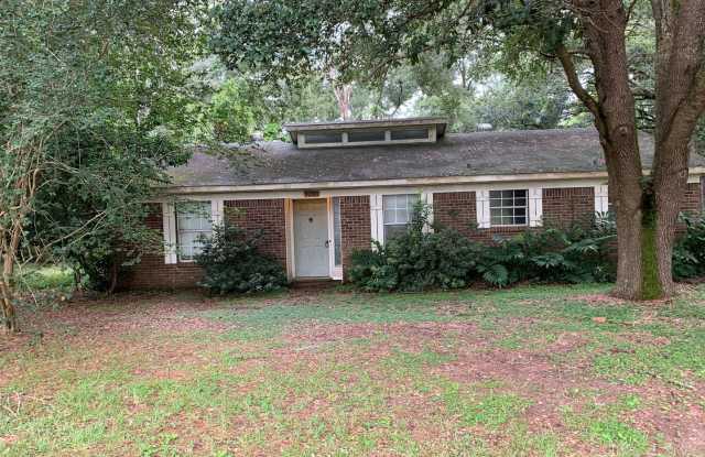 Located on a Cul-De-Sac in Semmes photos photos
