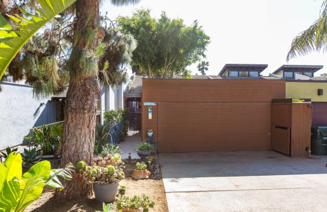 674 Hygeia Avenue - 674 Hygeia Avenue, Encinitas, CA 92024