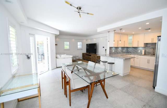 2918 Bird Ave photos photos