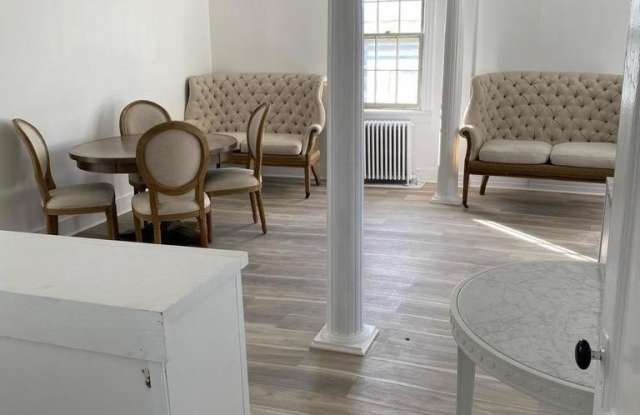 1195 Lincoln Square Gallery 2