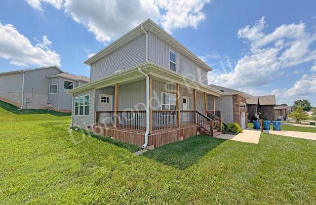 Gorgeous Two-Story Home Available Early July - 4 Bed/2.5 Bath Gallery 4