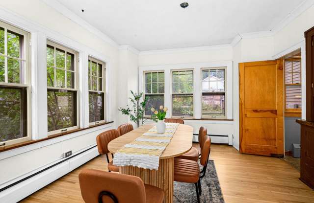 AVAILABLE December 1st- 4 BED 2 BATH 3-6 Month Lease Gallery 4