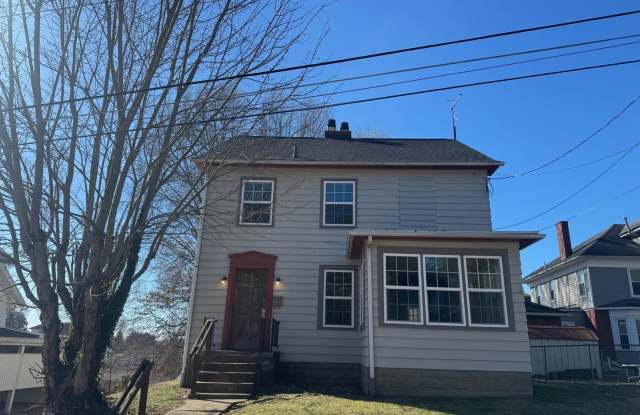 2 Bedroom House with Sunroom and Bonus Room - 1200 17th Street, Parkersburg, WV 26101
