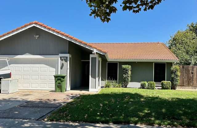 single story 3 bedroom 2 bathroom - 1840 South Central Avenue, Tracy, CA 95376