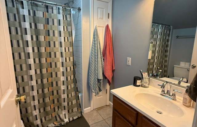 2 bedroom 2 bath condo for Rent Gallery 4