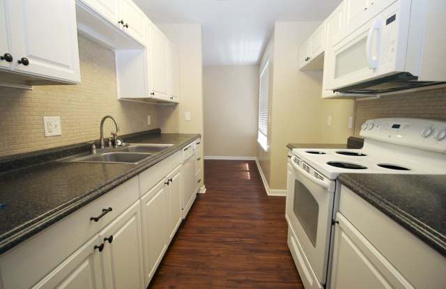 PRE-LEASING 2027! 3 Bedroom, 2 Bath - 1150 Olympia Avenue#A! Gallery 4